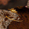 Il Bracciale Scarabeo della collezione Marte Design di Marte Gioielli è un gioiello artigianale, nickel free, fabbricato in bronzo con copertura oro 24k